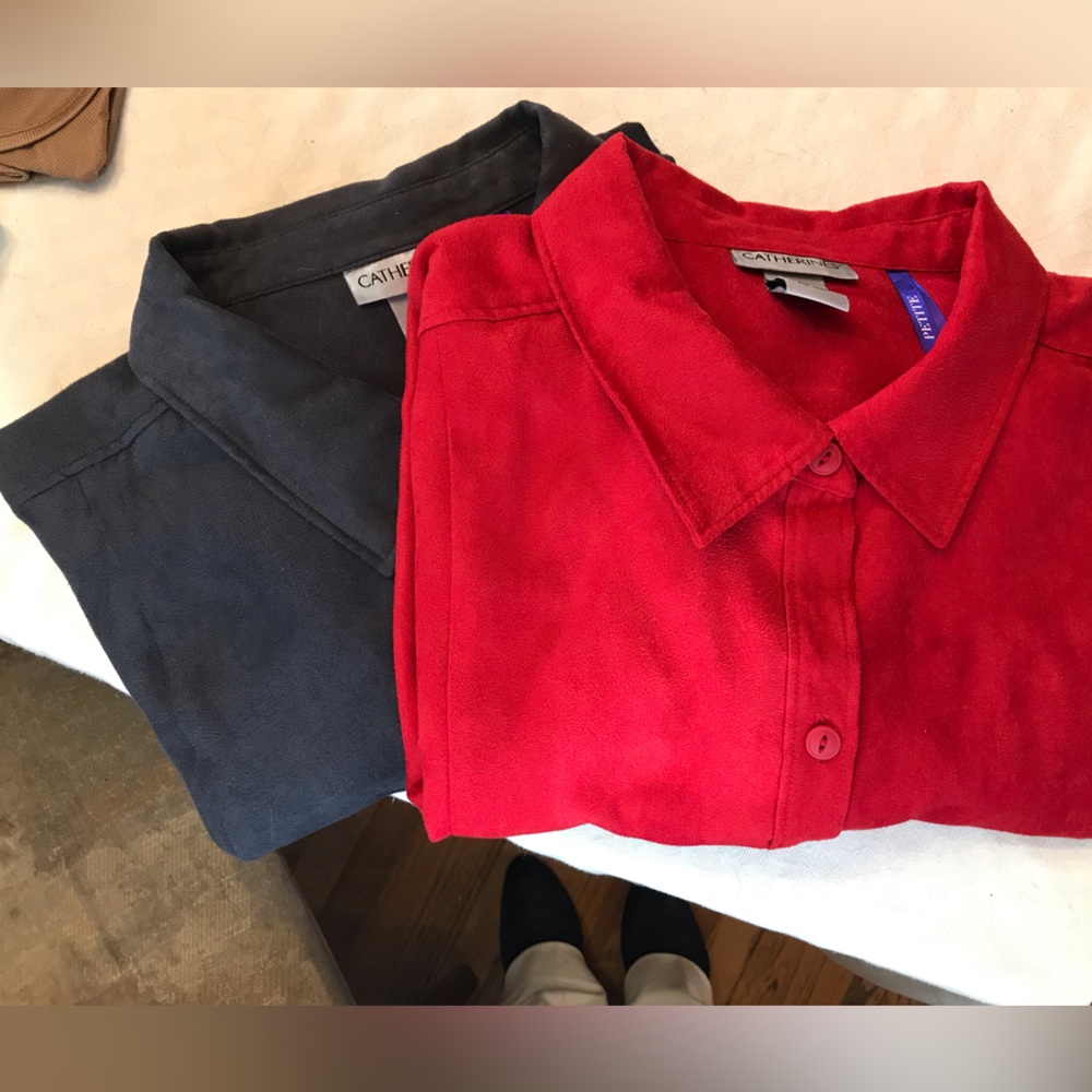 2 Catherines Tops 0X Dark Grey ❤️ Red Faux Suede Soft Light Button 🖤 Gorgeous